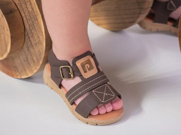 Por que a Sandália Para Bebê Menino é a Escolha Certa Para Este Verão?